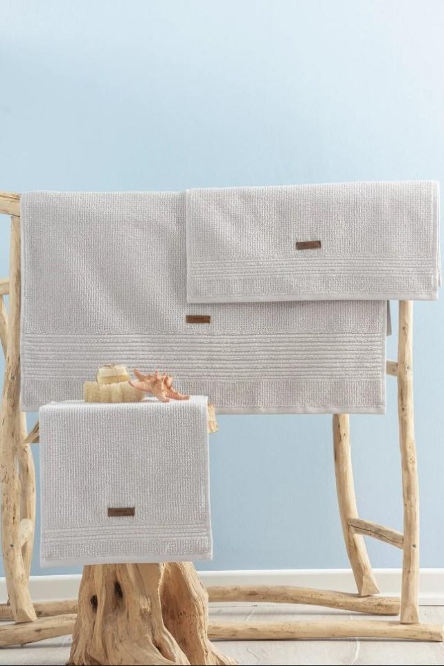 Zestaw Ręczników W Kolorze Szarego Kamienia Wellness W Pudełku Bawełnianym